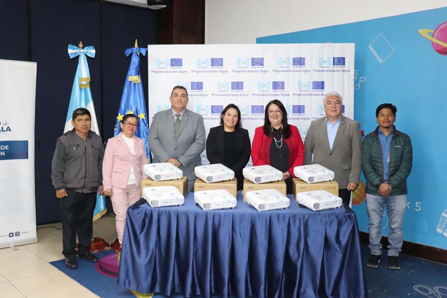 ENTREGA DE EQUIPO AUDIOVISUAL EN EL MARCO DEL REFORZAMIENTO INSTITUCIONAL AL MINEDUC